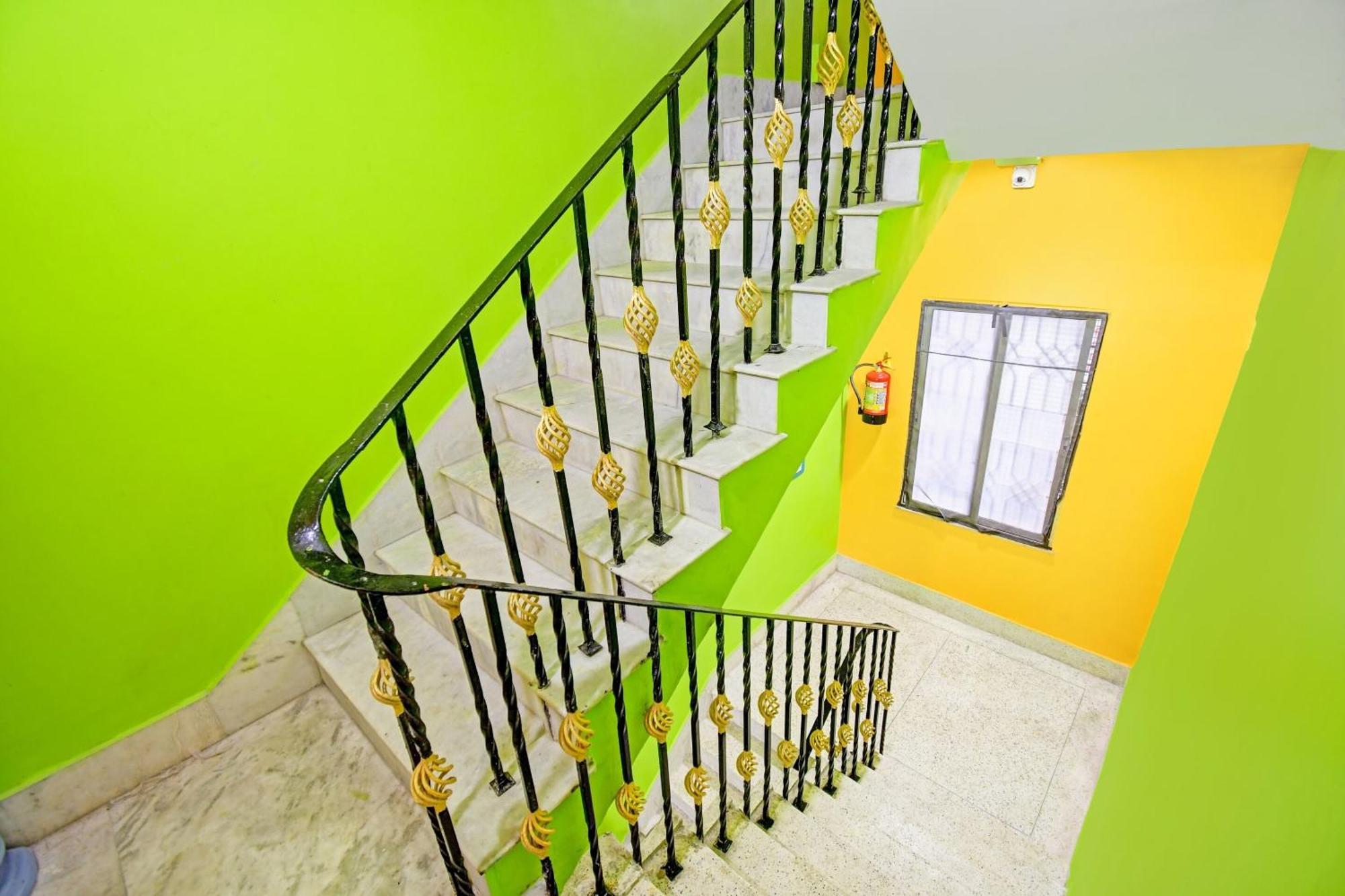 OYO 92262 Ankan Regency Kolkata Bagian luar foto